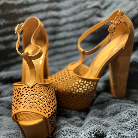 In These Shoes: Jessica Simpson Dany - Cheryl Shops